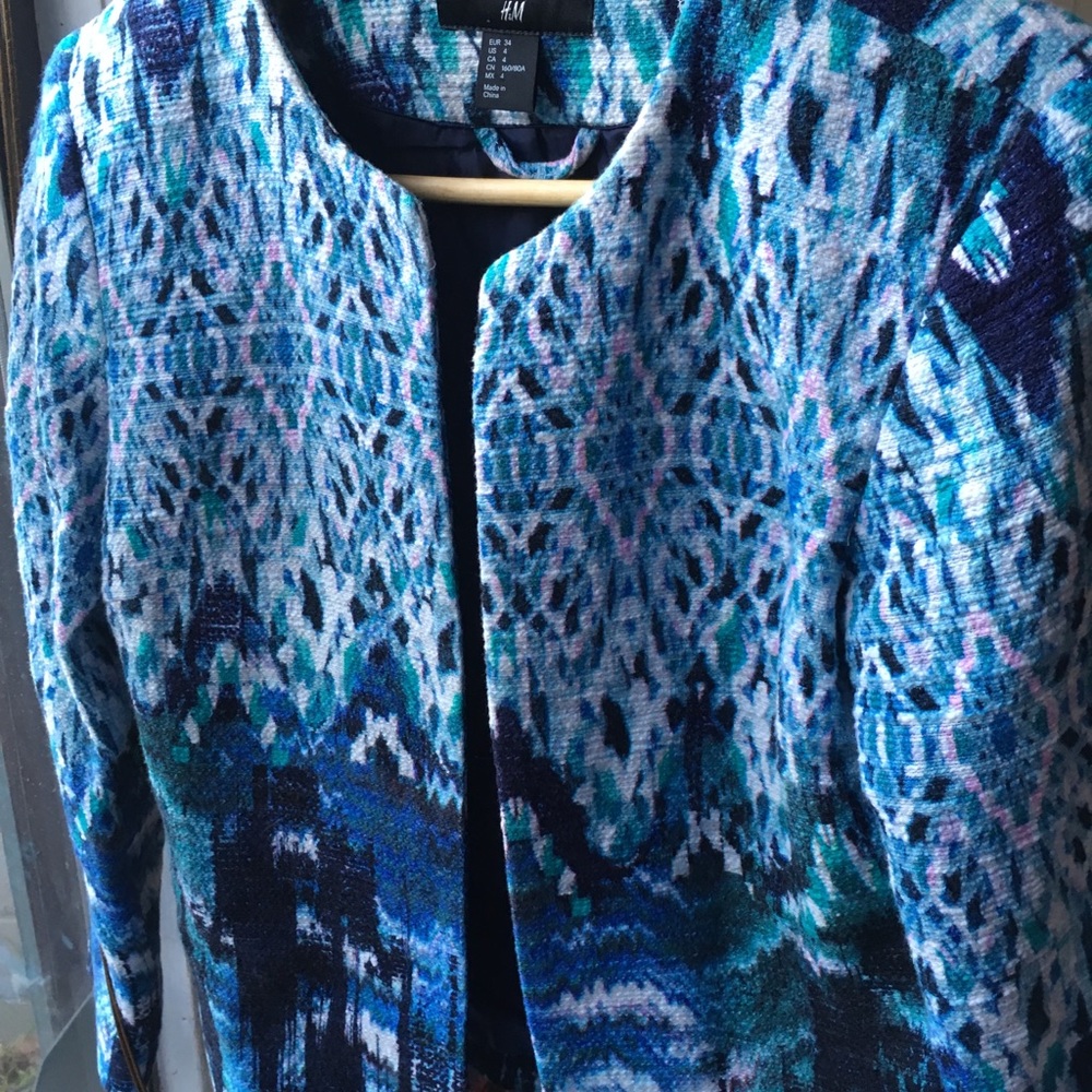 H&M fitted cropped suit jacket - cool print!